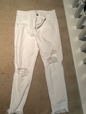 American Eagle White Distressed Skinny Cropped Jeggings next level stretch 8s